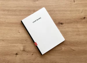 Le carnet de la gamme Le Naturel, conçu et fabriqué par Loup Blanc. Le carnet Le Naturel est 100% fabriqué en France, avec du papier recyclé français.